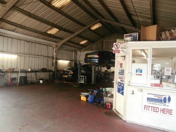 MOT/SERVICING/REPAIRS based HARTLEPOOL Photo 4