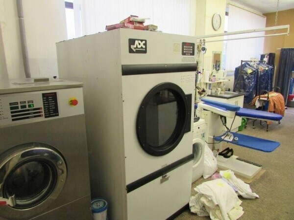 High Quality Dry Cleaners Photo 4