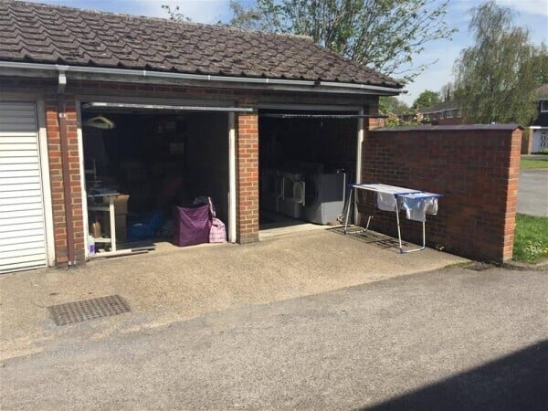 DOMESTIC & COMMERCIAL IRONING & LAUNDRY SERVICES FOR SALE IN AFFLUENT BUCKINGHAMSHIRE VILLAGE Photo 4