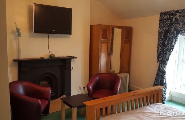 SORRY NOW SOLD Victorian Sea Front Guest House 8 letting bedrooms, guests lounge. Photo 5