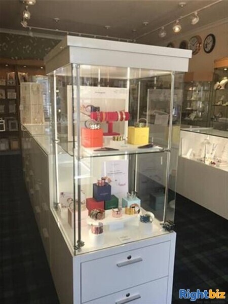 JEWELLERS - Highlands Photo 4
