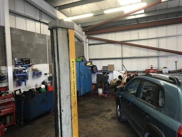GENERAL AUTO REPAIRS WORKSHOP & TYRE FITTING CENTRE NEAR STIRLING Photo 4