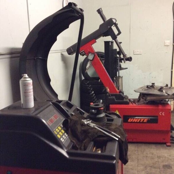 Highly Regarded Garage and MOT Centre Photo 4