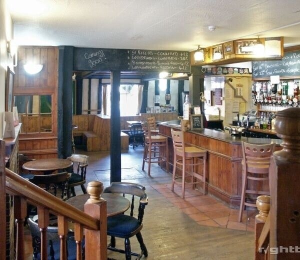 Grade II Listed Character Pub In Market Town Photo 4