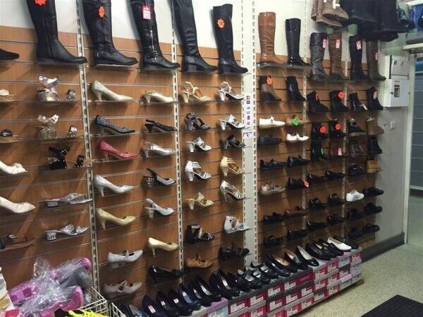 RETAIL FAMILY FOOTWEAR FOR SALE IN THE BULLRING INDOOR MARKET HALL Photo 4