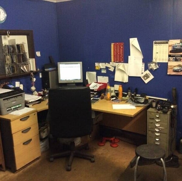 Well Known Class 4 MOT Garage Photo 4