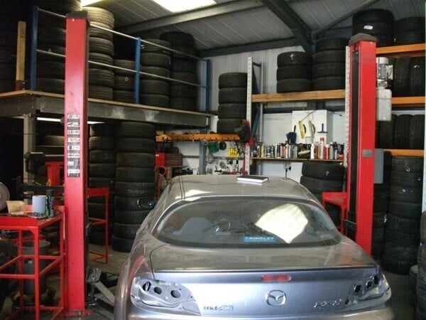 TYRE SALES/FITTING & REPAIRS CENTRE FOR SALE IN MELKSHAM/WILTS Photo 4