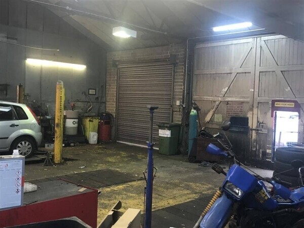 THRIVING MOT TESTING CENTRE & AUTO REPAIRS WORKSHOP FOR SALE IN WORTHING Photo 4
