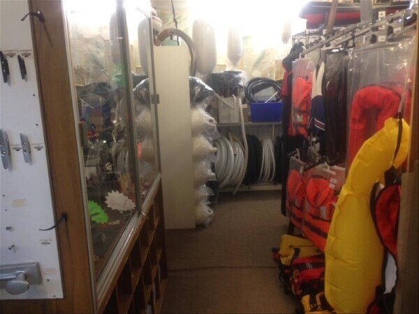 THAMES-SIDE RETAIL & ONLINE CHANDLERY SUPPLIES FOR SALE IN SURREY Photo 4