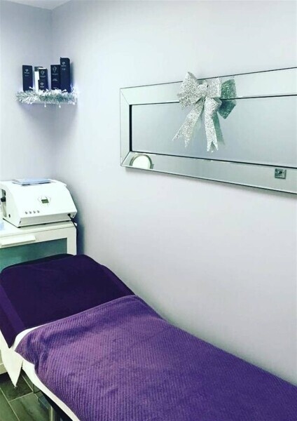 STYLISH HAIR & BEAUTY STUDIO FOR SALE IN CLECKHEATON TOWN CENTRE Photo 4