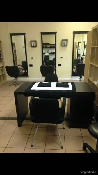 Unisex hairdressing, Barber, beauty, nails, tanning, prime location, well established, turn-key bus. Photo 4