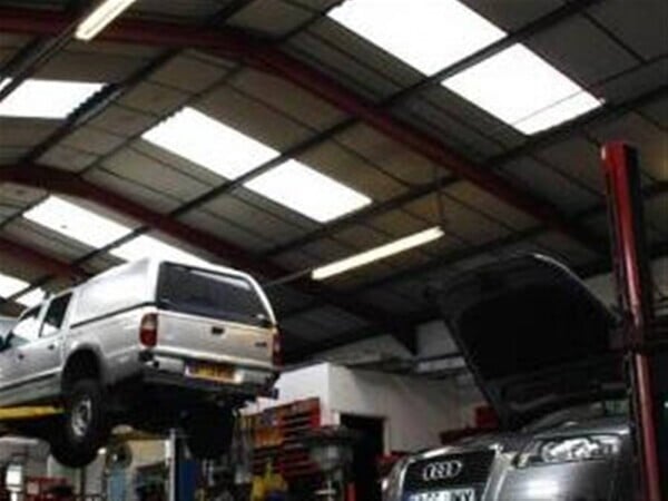 MOT TESTING & REPAIRS CENTRE NEAR ST ALBANS Photo 4