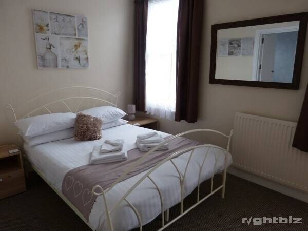 9 Bedroom Guest House in Clacton Essex Close to Sea front, pier and town centre Photo 4