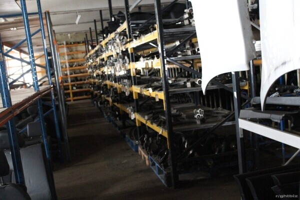 FULLY LICENSED INDOOR VEHICLE SALVAGE BREAKERS YARD SCRAP YARD MAILORDER BUSSINESS VW AUDI BREAKERS Photo 5