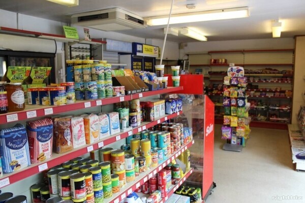 FREEHOLD VILLAGE STORE / NEWSAGENT WITH ADJOINING 3 BEDROOM BUNGALOW LARGE GARDEN WITH FISHING LAKE Photo 4
