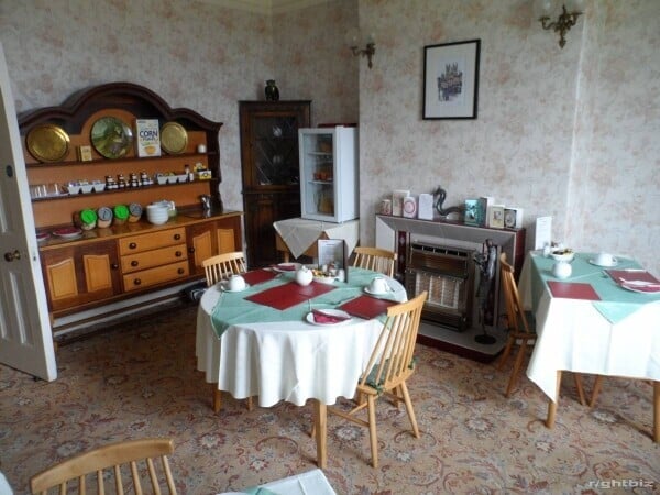 INVESTMENT OPPORTUNITY FORMER GUEST HOUSE EXCELLENT VALUE DOMESTIC OR COMMERCIAL Photo 4