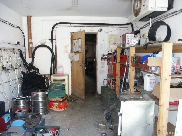 Former Pub In Norfolk Coastal Village with 6-Bed Private Accommodation Photo 4