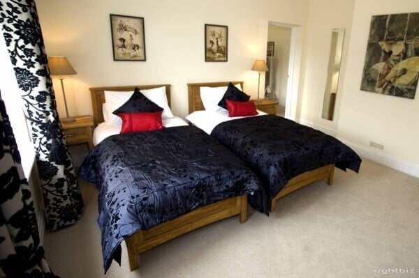 LUXURY INNOVATIVE ACCOMMODATION CONCEPT,  2 BEAUTIFULLY PRESENTED PROPERTIES  A  UNIQUE OPPORTUNITY. Photo 4