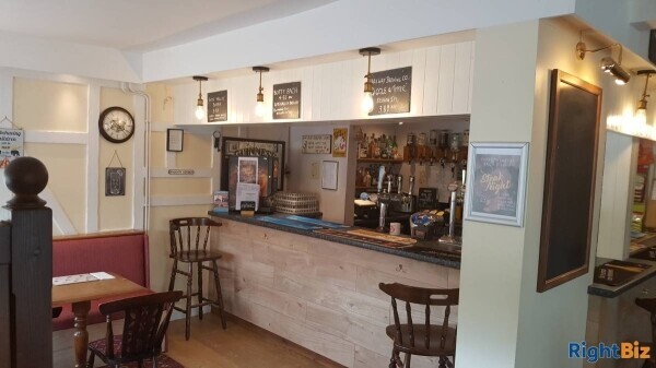SHROPSHIRE VILLAGE THRIVING FREE HOUSE Photo 4
