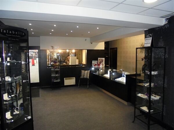 LONG ESTABLISHED JEWELLERS - CHESHIRE Photo 4
