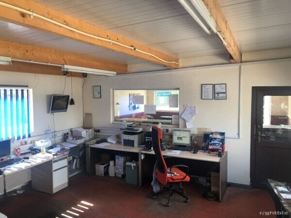 FULLY LICENSED COMMERCIAL CAR BREAKERS YARD SCRAP YARD FOR SALE Photo 5