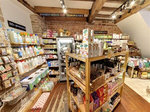 ORGANIC DELI & GROCERY STORE WITH 3 STOREY CHARACTER PROPERTY Photo 4