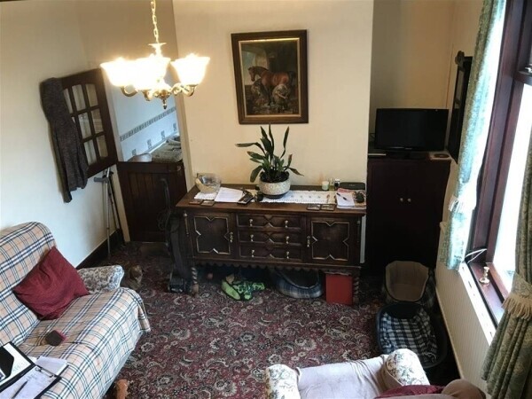 FREEHOLD BOARDING KENNELS & CATTERY WITH CHARMING PRIVATE RESIDENCE FOR SALE IN RAINFORD VILLAGE Photo 4