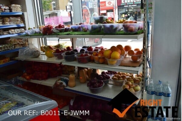 Established Double door spacious prominent location off licence in Stratford Photo 4