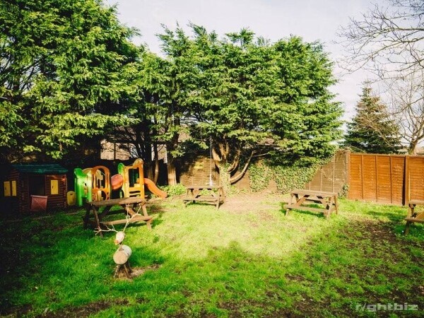 Quirky site with masses of potential Photo 4