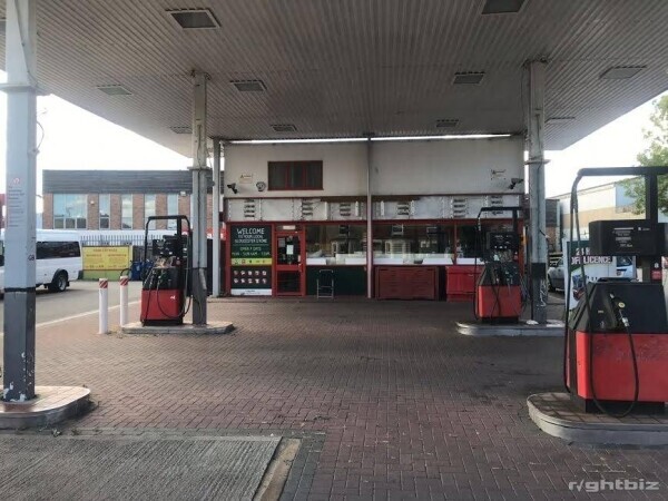 *TEXACO PETROL STATION FOR RENT* With 4 x Filling Pumps - Double Sided *With Convince Store* Photo 4