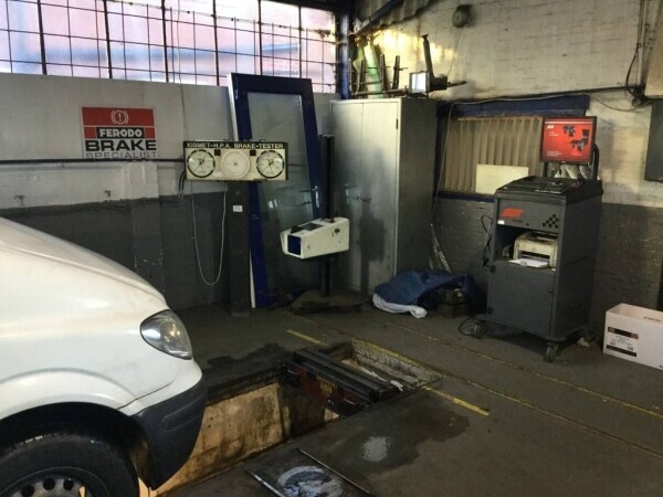 Long Established MOT & Service Garage Photo 4