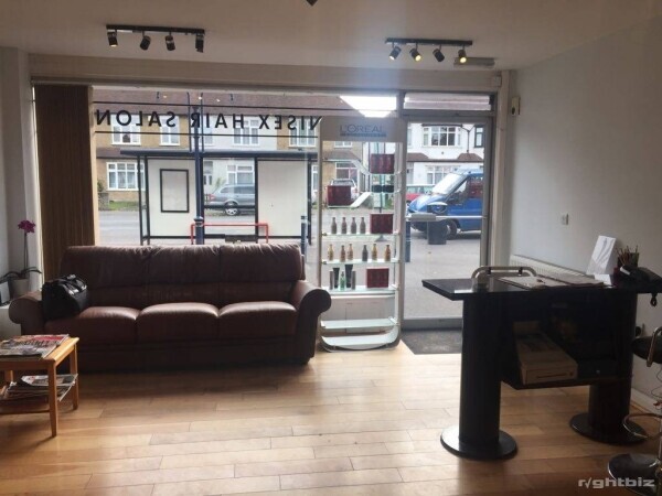 FREEHOLD HAIR SALON WITH ACCOMMODATION, KENT Photo 4