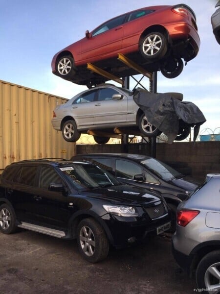 FULLY LICENSED SCRAP YARD/VEHICLE DISMANTLER/ CAR BREAKERS BUSINESS FOR SALE Photo 4