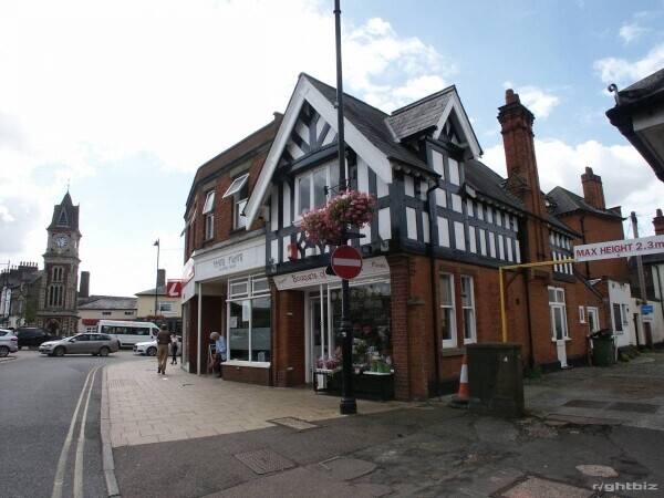 Busy Florist In Newmarket Town Centre Photo 4