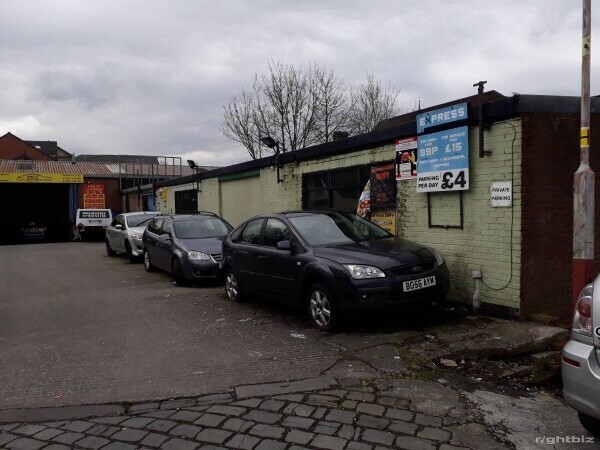 Large premises carwash, garage, body spray room, large office space, units, parking Photo 4