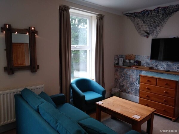 B&B Tenby, Pembrokeshire. 5 en-suite guest rooms. Owners accommodation with potential art studio. Photo 5