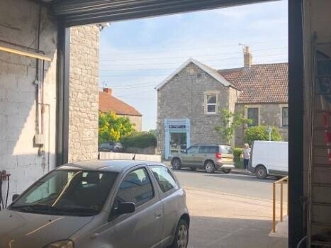 Longstanding Garage Specialising in MOTs, Servicing and Repairs based in Somerset Photo 4