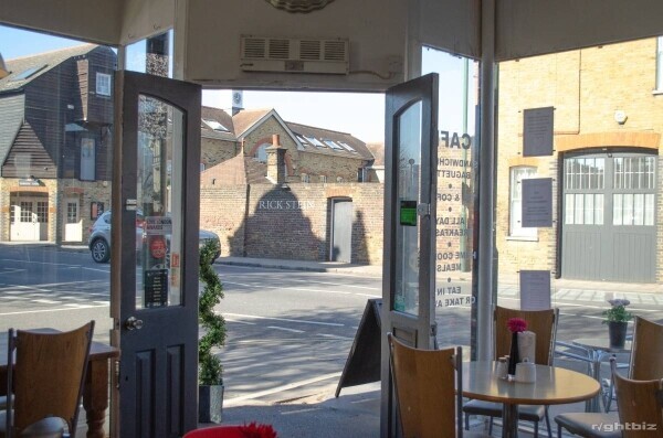 *REDUCED!!!*Fantastic opportunity to purchase a popular coffee shop in the affluent village of Barnes Photo 4