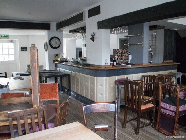 BUCKINGHAMSHIRE - VILLAGE FREEHOUSE Photo 4