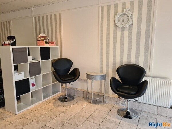 POPULAR NAIL AND BEAUTY SALON Photo 4