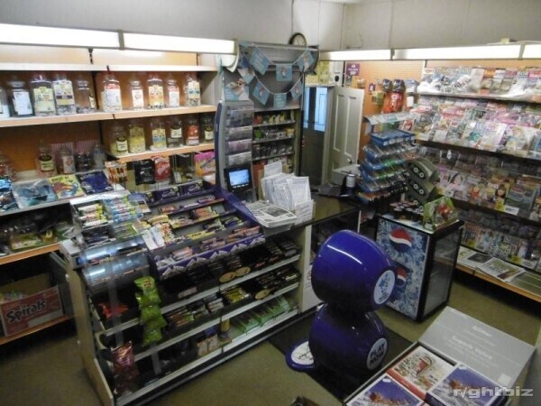 Retail Business with accommodation to let Photo 4