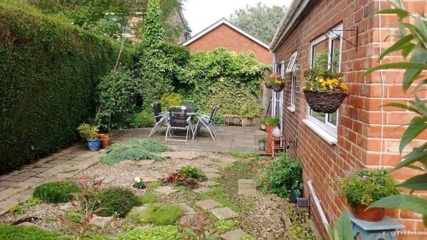 Well established Village Store & Post Office with 4 bedroom house with potential for expansion Photo 4