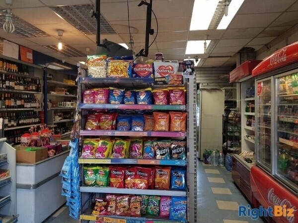 Popular Convenience store/off licence set in Fulham Broadway Photo 4