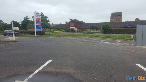 Hand car wash for rent in a large ESSO filling station next to a busy road & a large Pound stretcher Photo 4