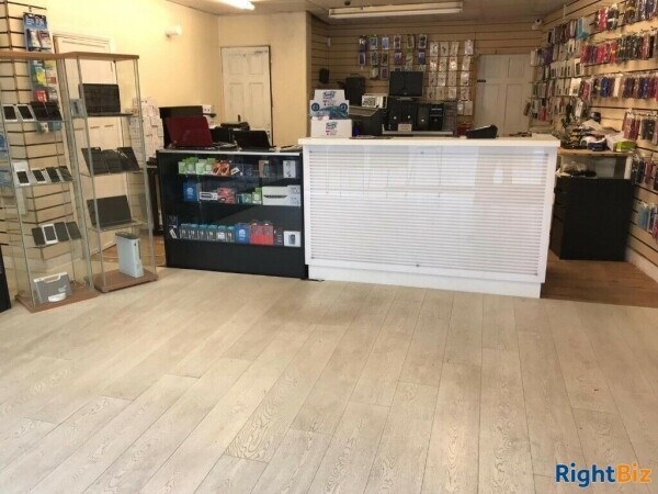 Mobile Phone And Computer Repair Shop for Sale Photo 4