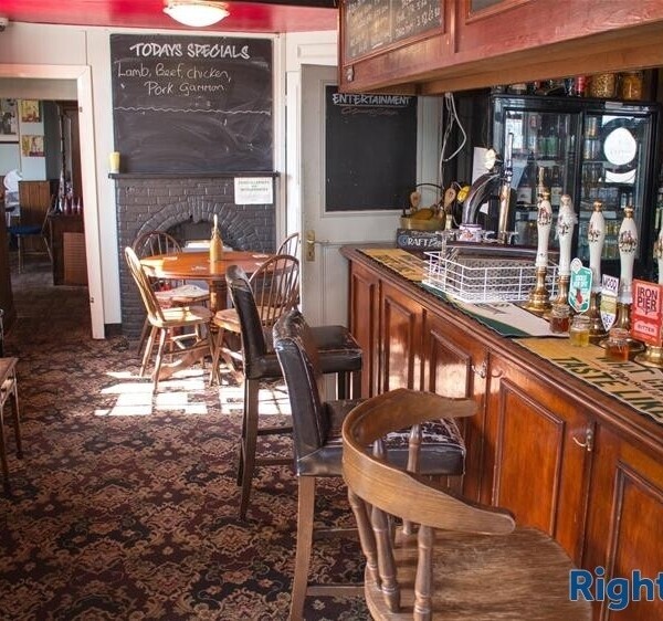 KENT - SIZEABLE PUB WITH LETS Photo 4