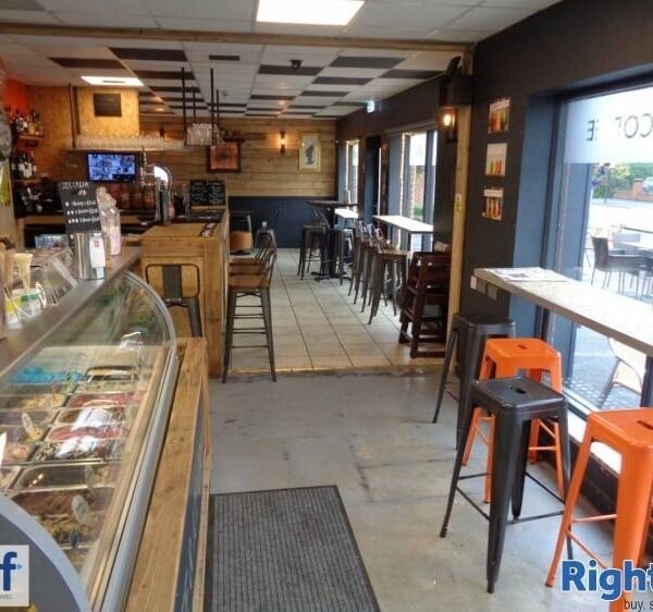 New Price - Outstanding Gelateria, Cafe and Gin Bar in Market Weighton Photo 4