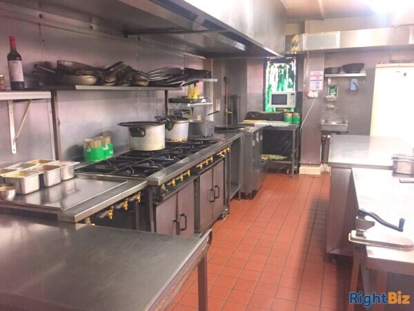 LICENCED INDIAN RESTAURANT, LEATHERHEAD, SURREY Photo 4
