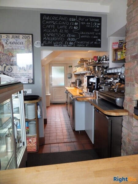 Established Cafe w/Accommodation in beautiful Derbyshire Peak District village Photo 4