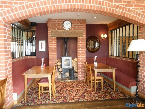 Wiltshire Canal Side Public House Photo 4